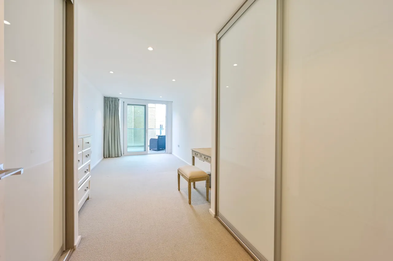 48 Beacon Tower, 1 Spectrum Way, London, photo 10