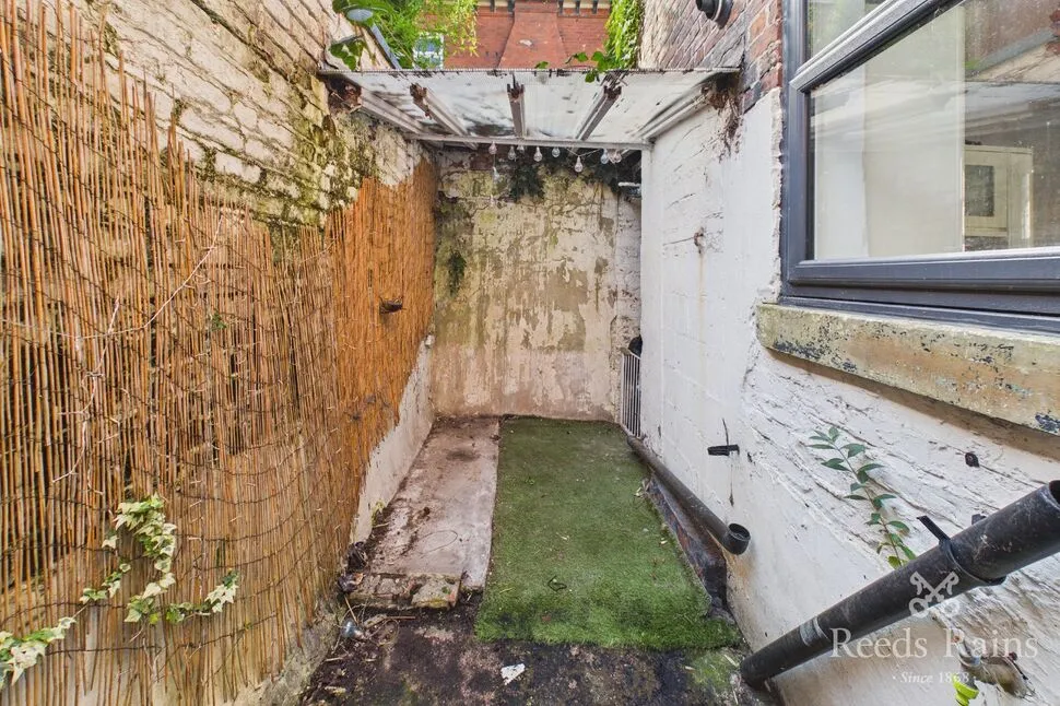 Mottram Road, Hyde, SK14, photo 11