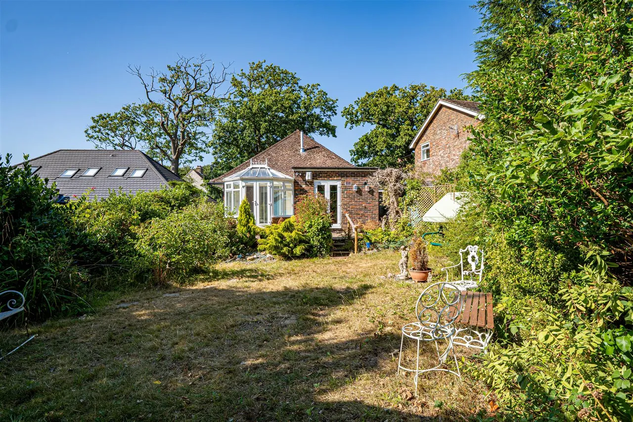 Hoads Wood Road, Hastings, photo 5