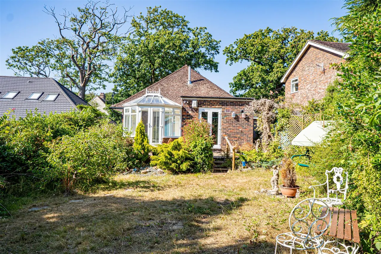 Hoads Wood Road, Hastings, photo 17