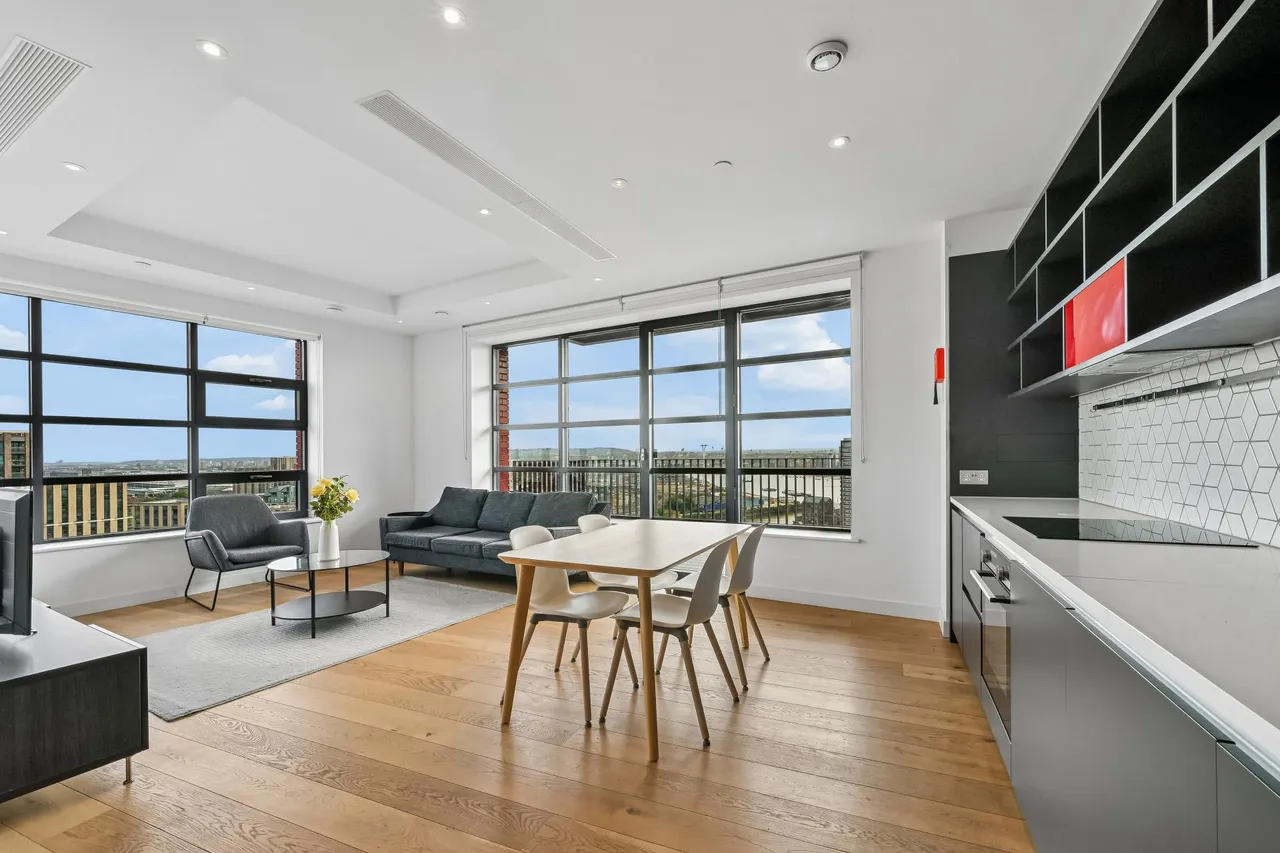 3 bed flat for sale, Defoe House, London City Island, E14