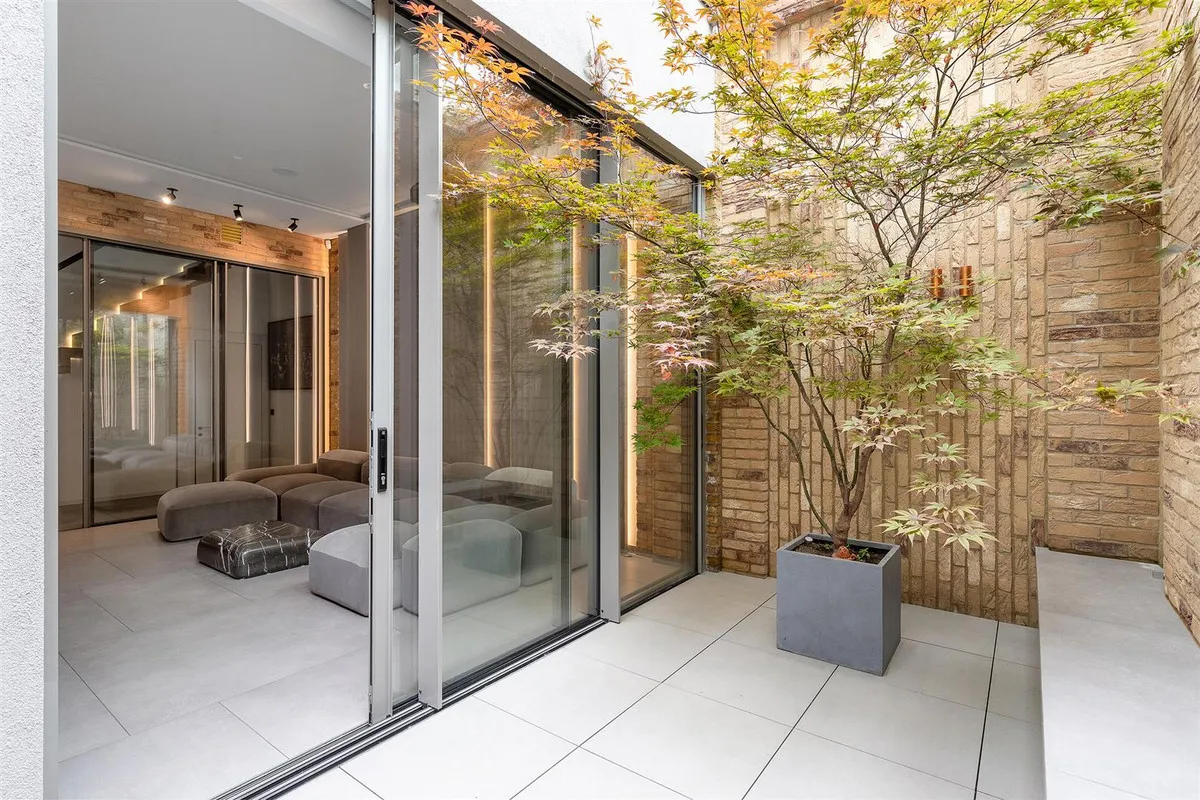 Kingsley Avenue, London, W13, photo 18
