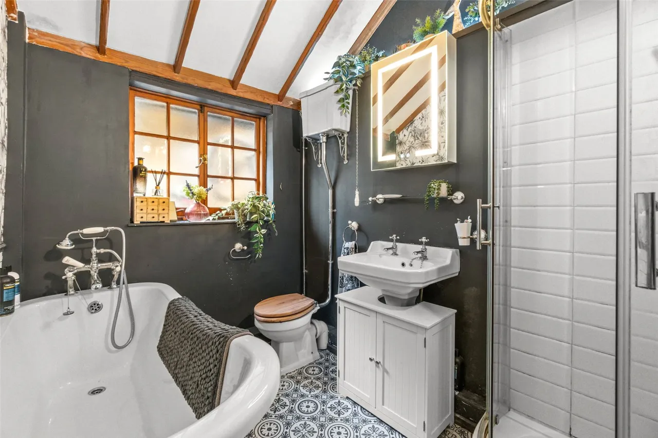 Upper Halliford Road, Shepperton, TW17, photo 8