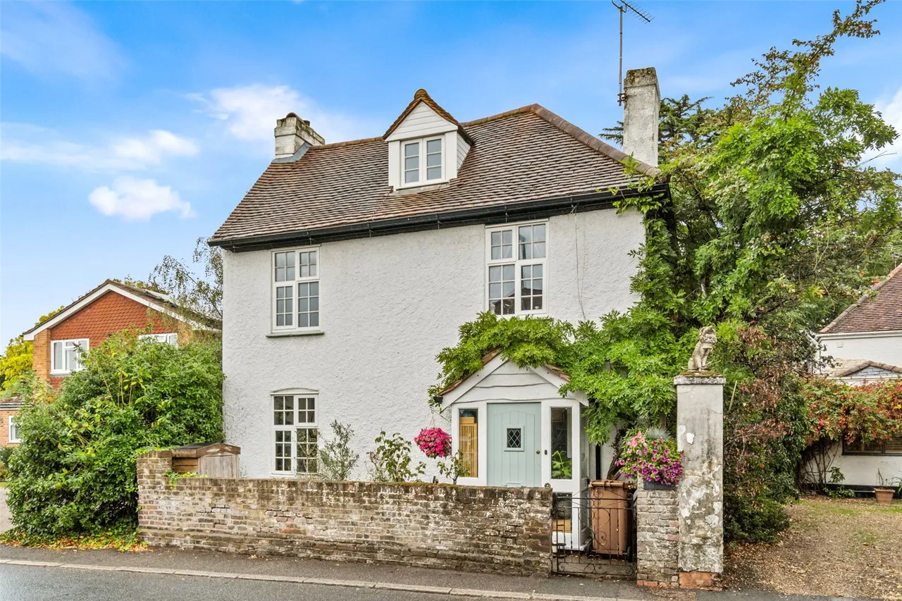 3 bed house for sale, Upper Halliford Road, Shepperton, TW17