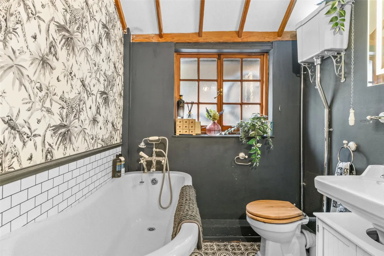Upper Halliford Road, Shepperton, TW17, photo 10
