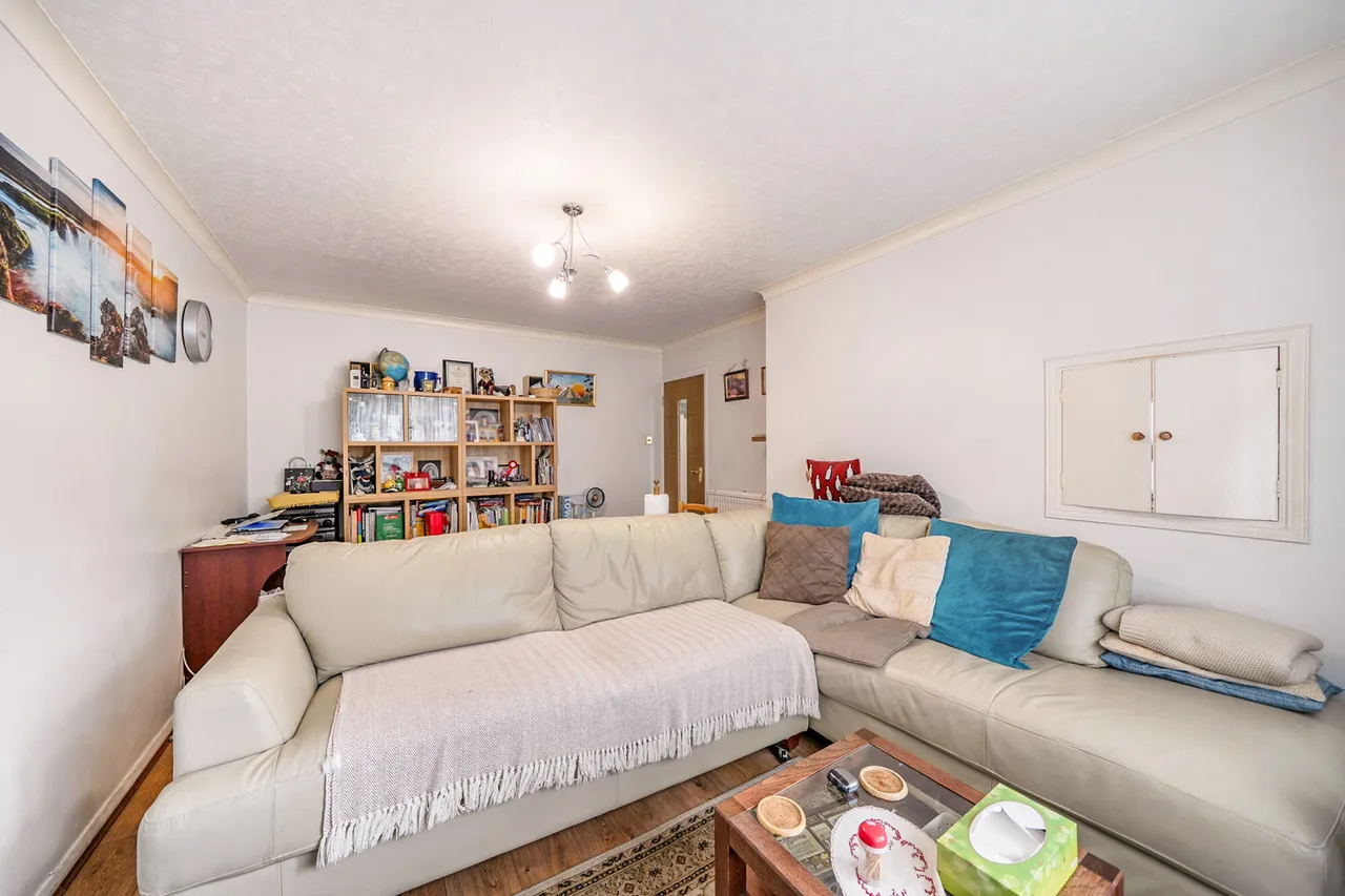 Gulliver Close, Northolt, UB5, photo 2