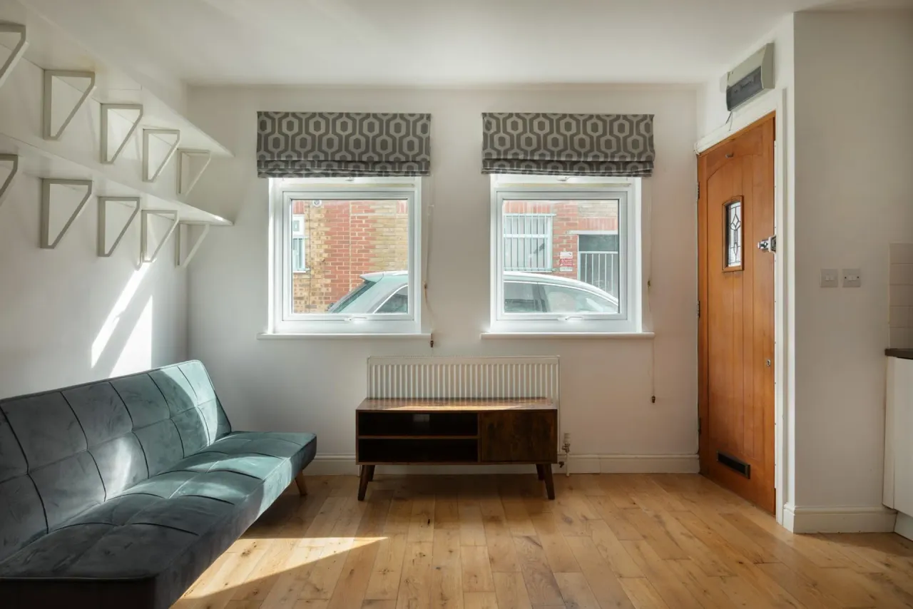 1 bed flat for sale — Clarence Mews, Clapton, E5