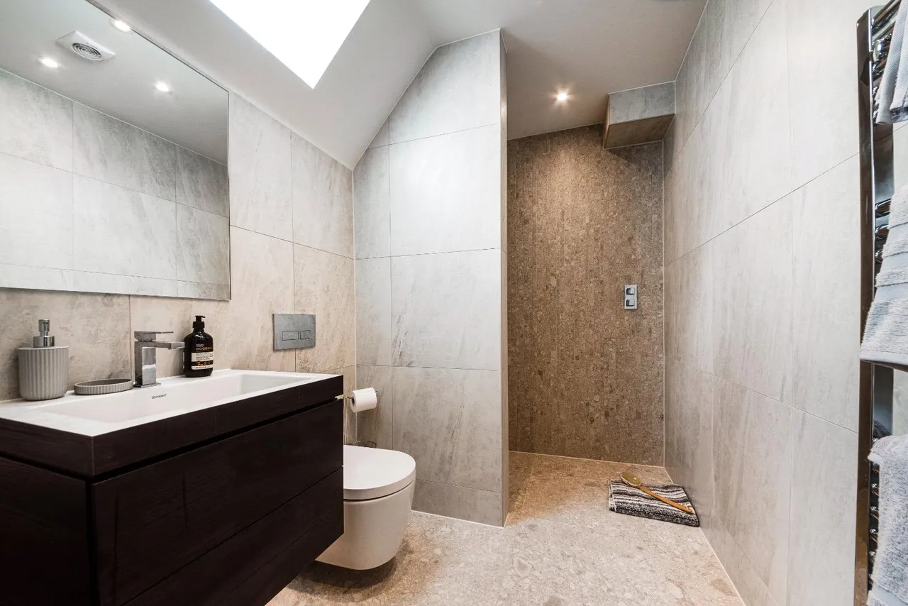 High Road, Whetstone, London, N20 9PJ, photo 19