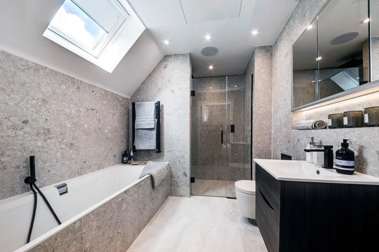 High Road, Whetstone, London, N20 9PJ, photo 12