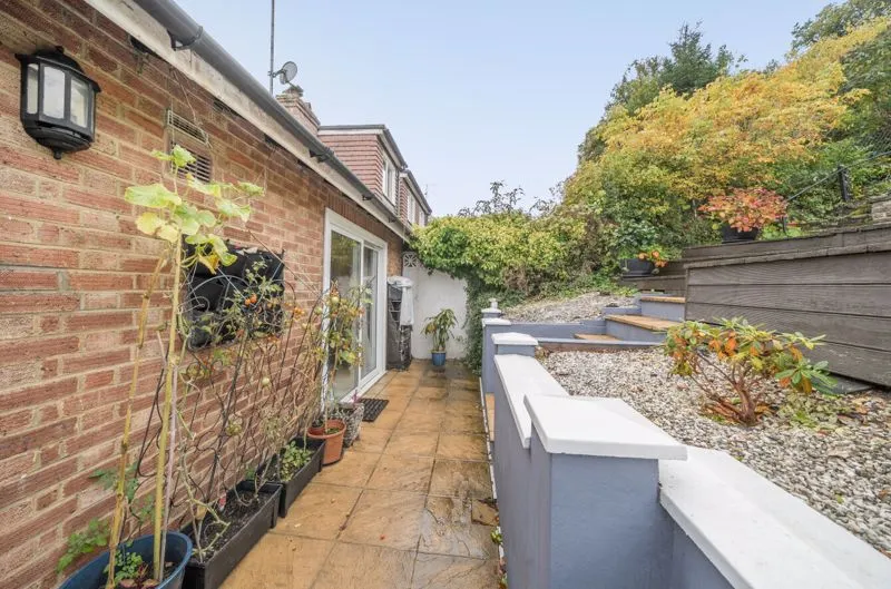 Mead Way, Coulsdon CR5 1PH, photo 15