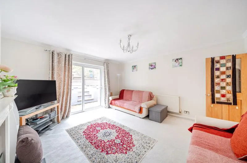 Mead Way, Coulsdon CR5 1PH, photo 3