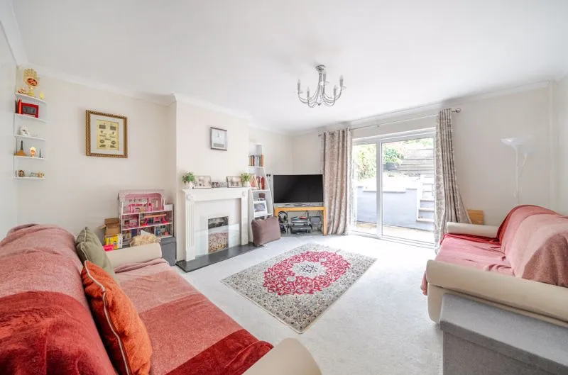 Mead Way, Coulsdon CR5 1PH, photo 2