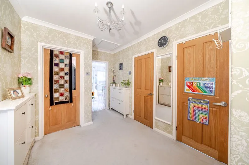 Mead Way, Coulsdon CR5 1PH, photo 6