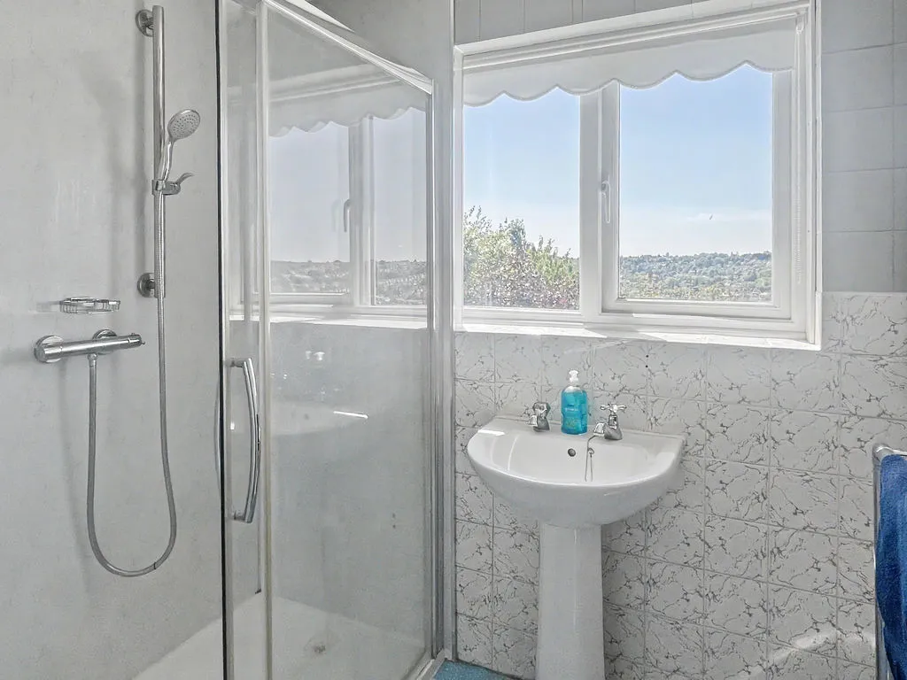 Kelvin Close, Downley HP13 5ST, photo 9