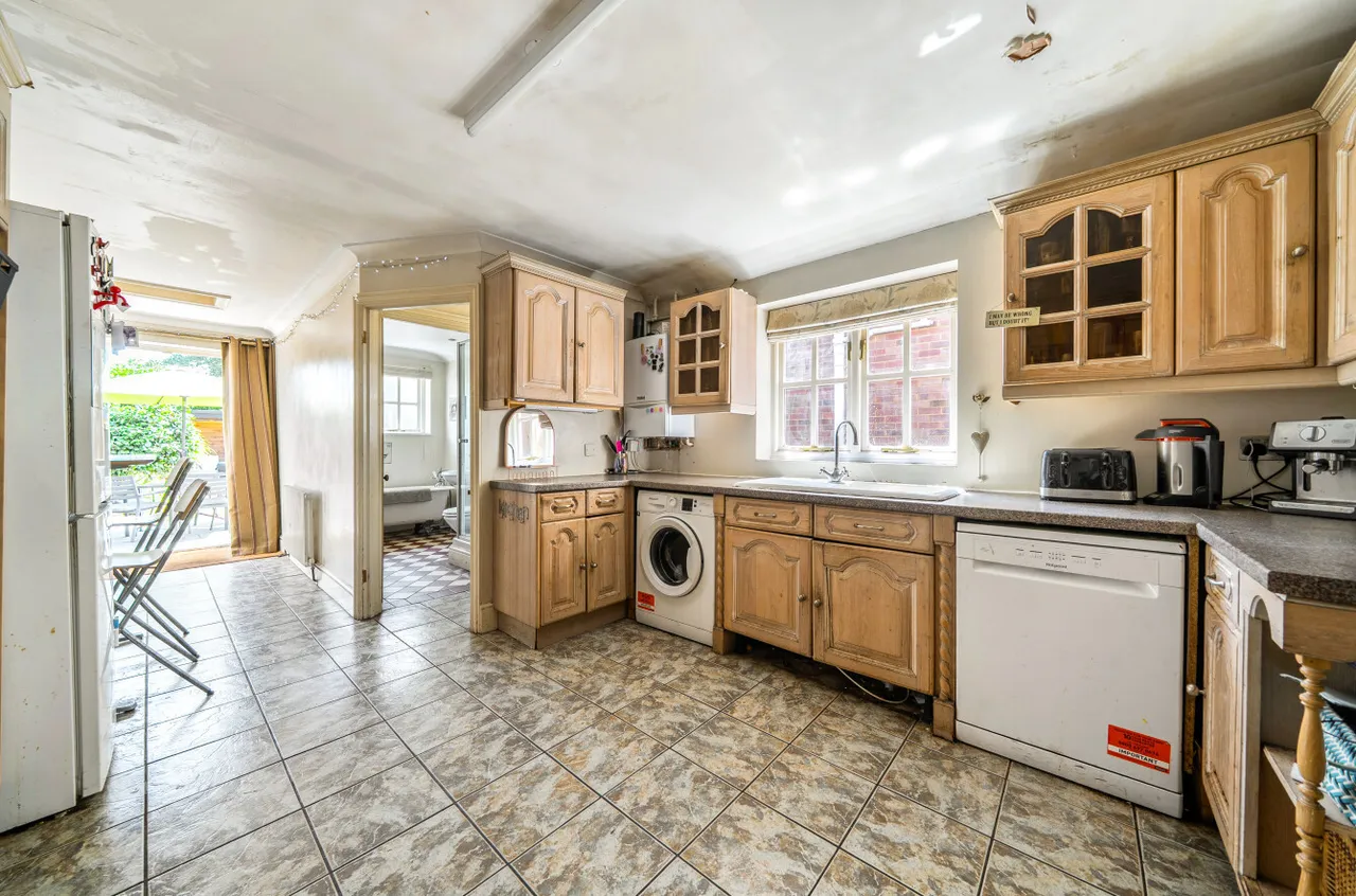 Crescent Road, Shepperton, TW17, photo 3