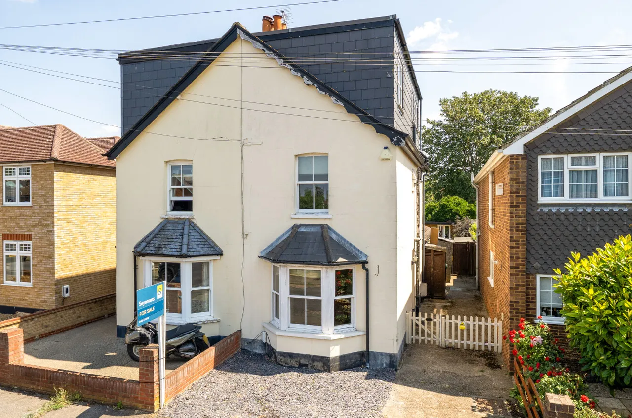 3 bed house for sale, Crescent Road, Shepperton, TW17