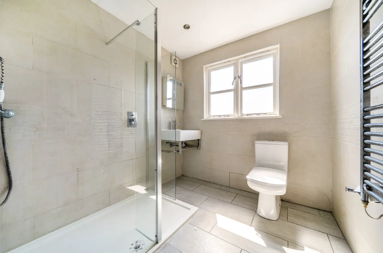Crescent Road, Shepperton, TW17, photo 13