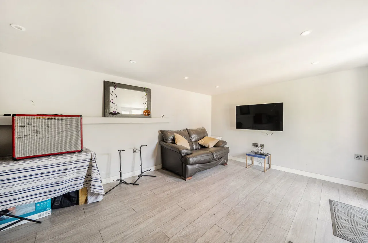 Crescent Road, Shepperton, TW17, photo 17