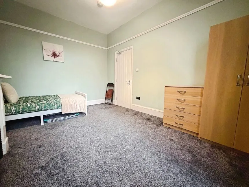 Liverpool Road, Eccles, M30, photo 3