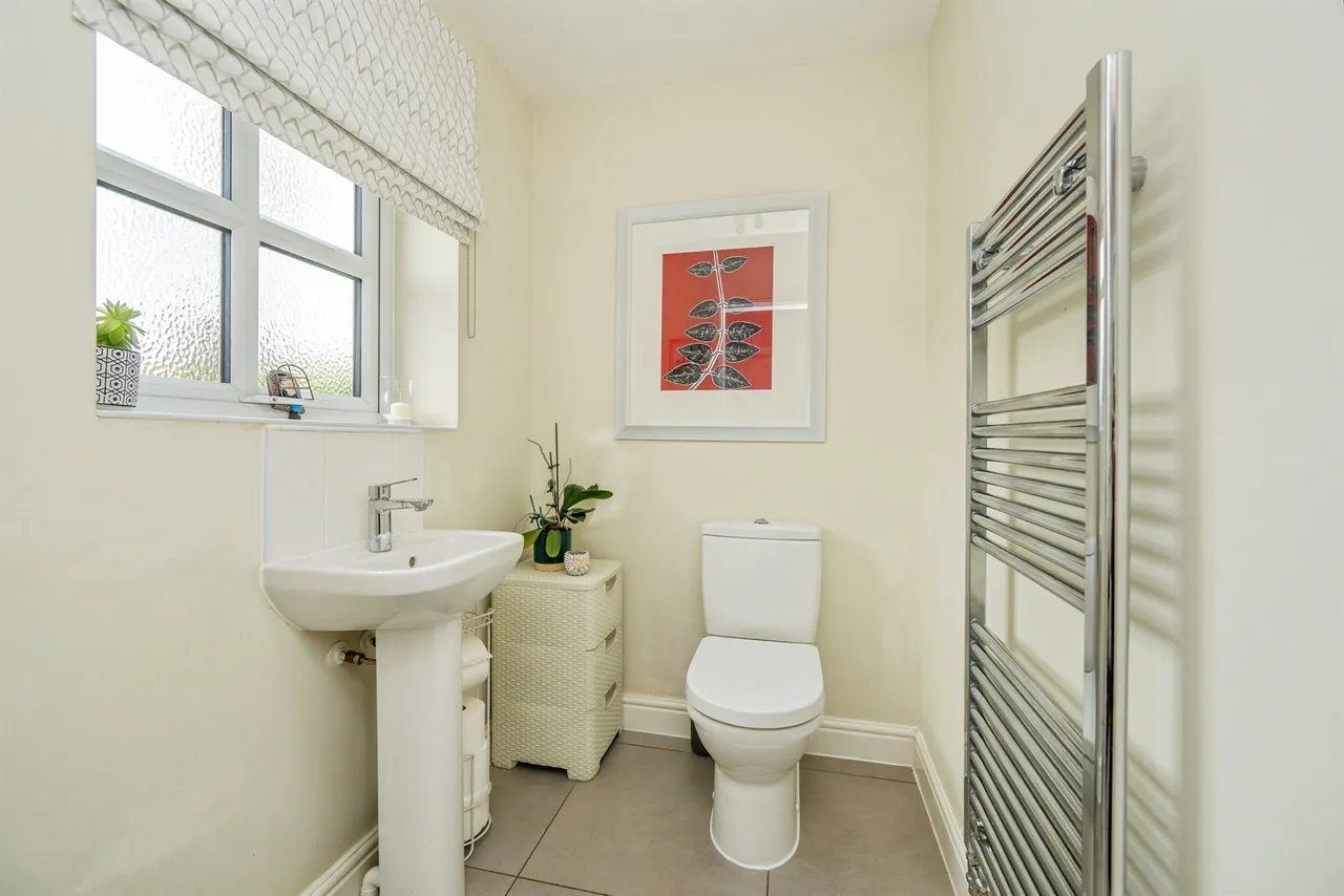 Tamworth Road, Two Gates, B77, photo 7