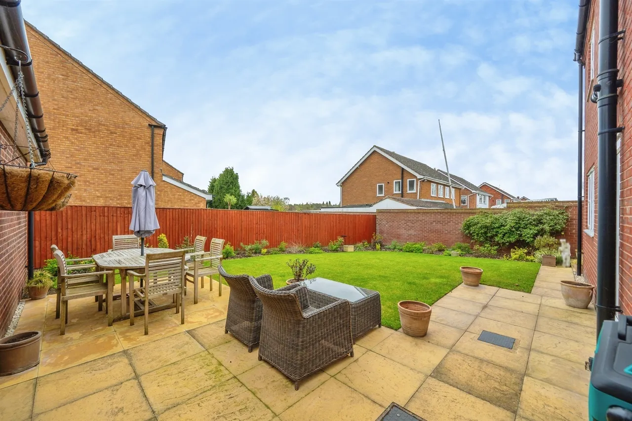 Tamworth Road, Two Gates, B77, photo 22