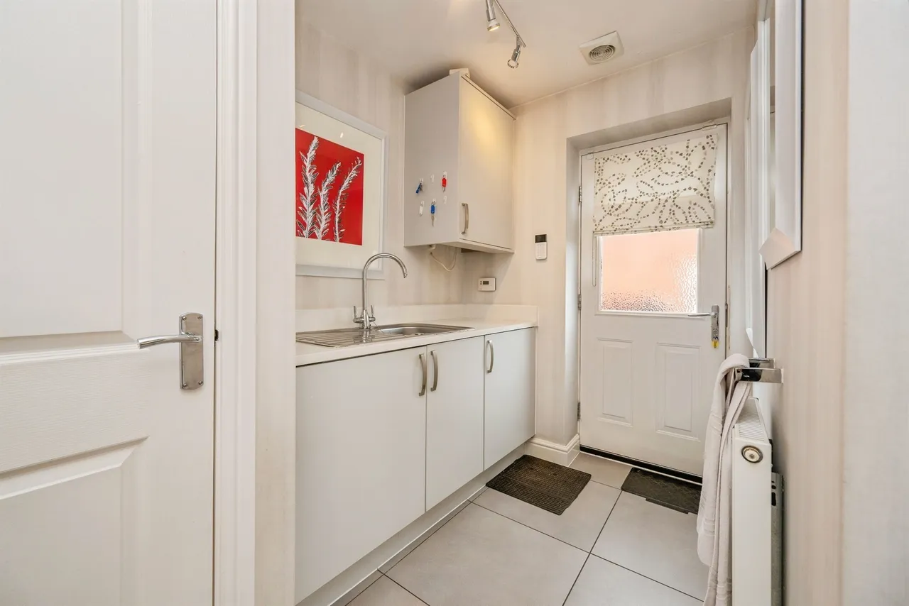 Tamworth Road, Two Gates, B77, photo 10