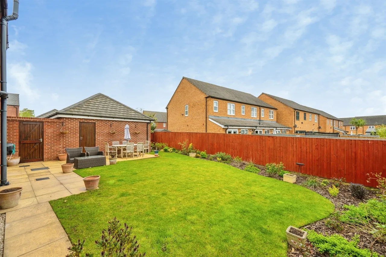 Tamworth Road, Two Gates, B77, photo 21