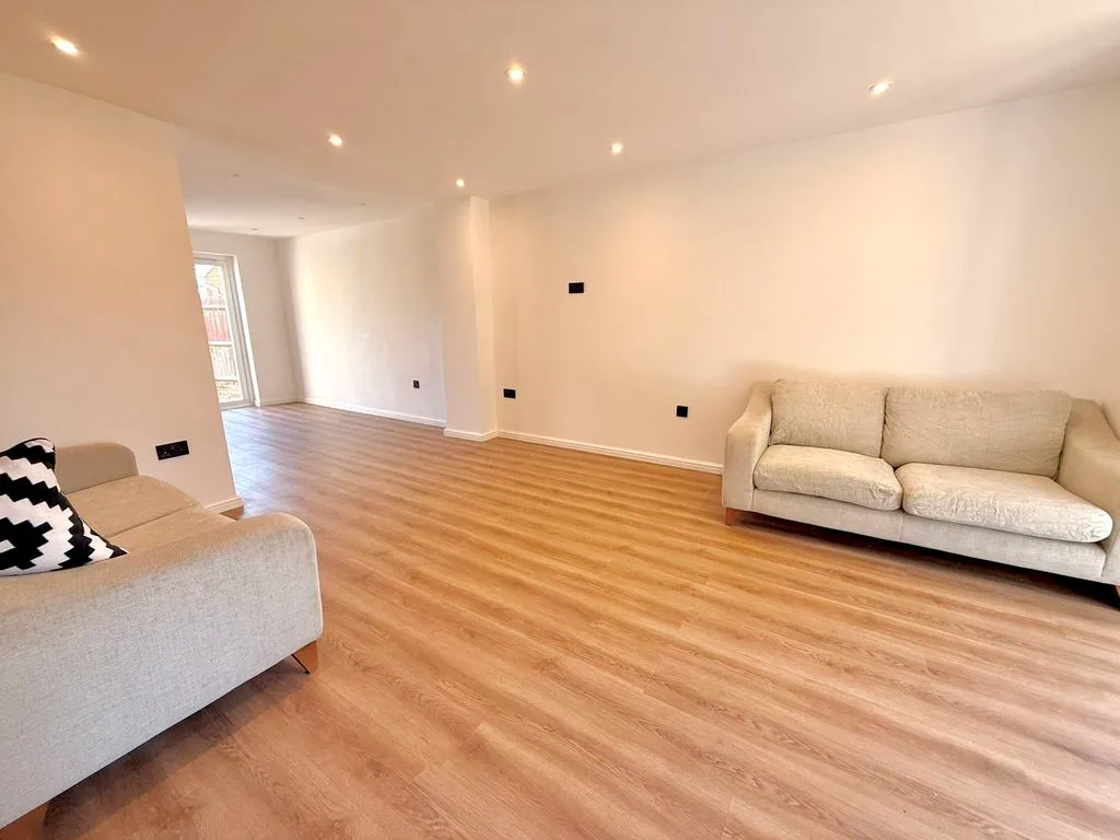 Farriers Way, Houghton Regis LU5 5FF, photo 8