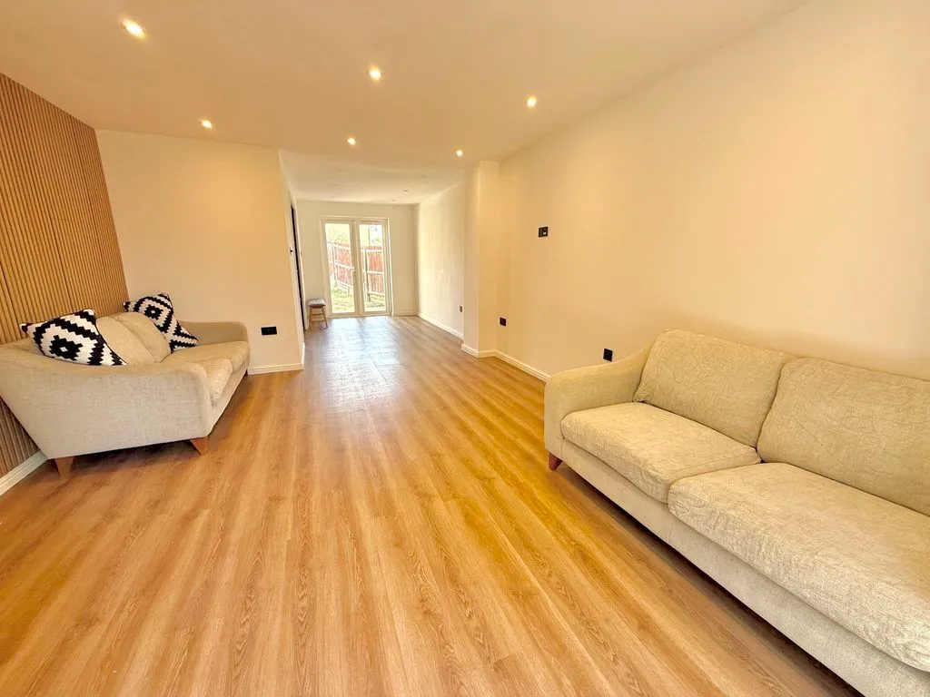 Farriers Way, Houghton Regis LU5 5FF, photo 9