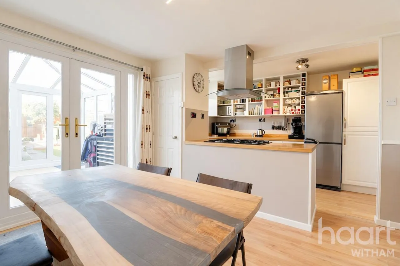 Helford Court, Witham, CM8, photo 4