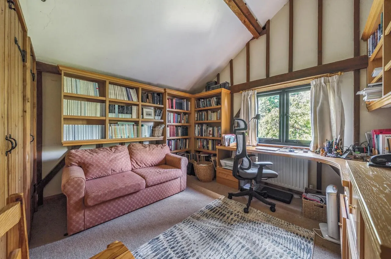 Stunning Barn Conversion, West Malling Fringes, photo 23
