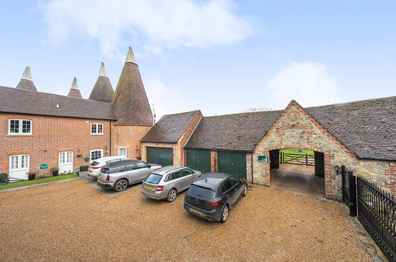 Stunning Barn Conversion, West Malling Fringes, photo 35