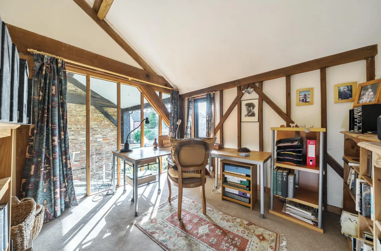 Stunning Barn Conversion, West Malling Fringes, photo 22