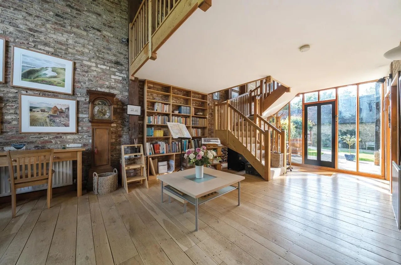 Stunning Barn Conversion, West Malling Fringes, photo 3