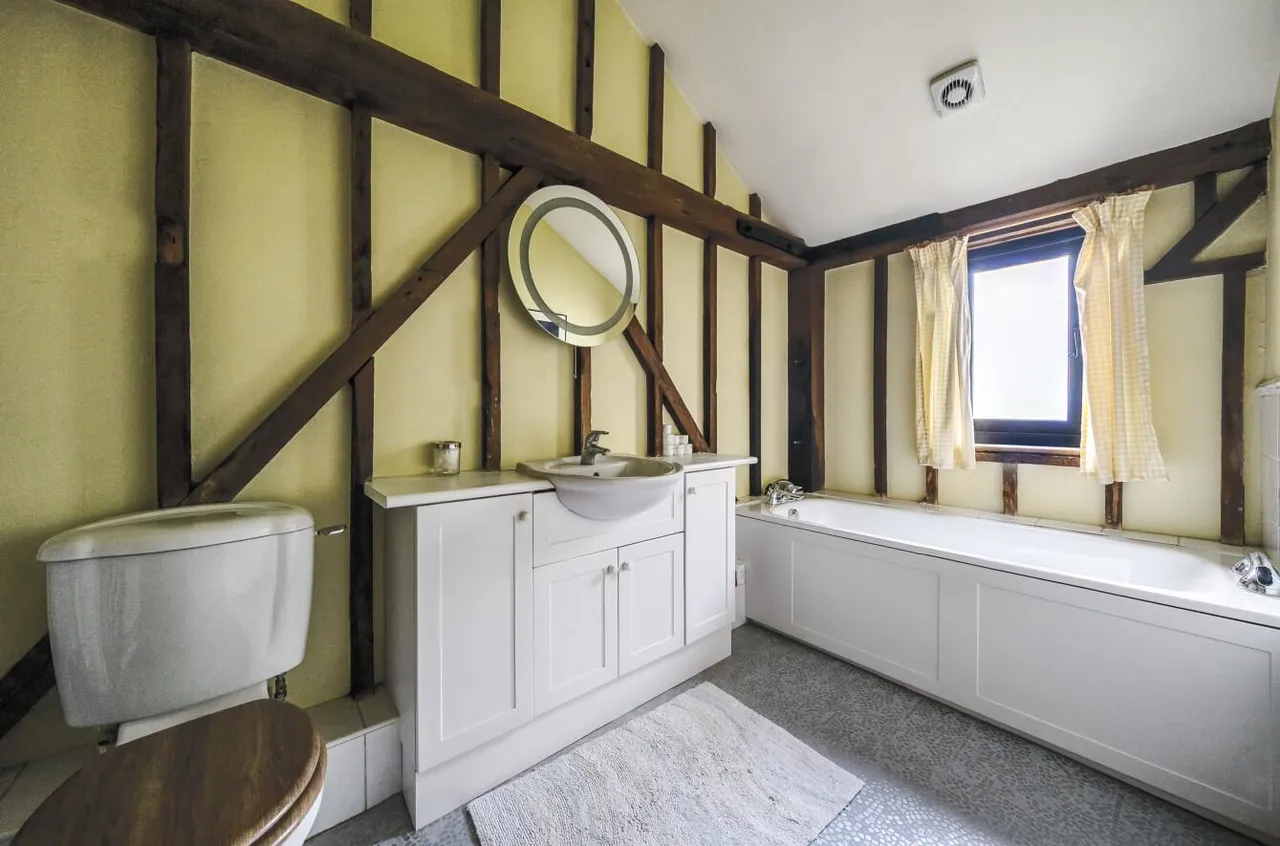 Stunning Barn Conversion, West Malling Fringes, photo 27