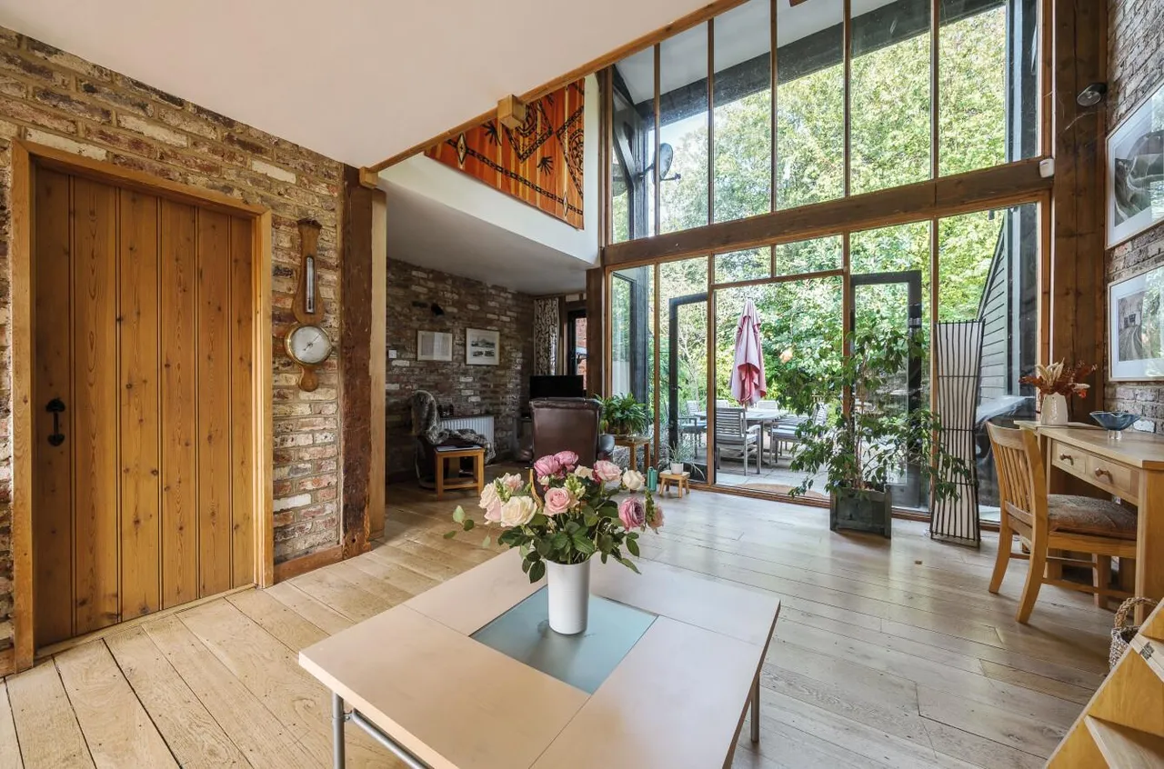 Stunning Barn Conversion, West Malling Fringes, photo 11