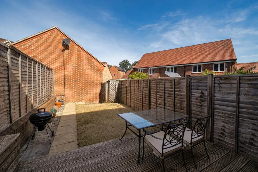 Gomer Road, Bagshot, GU19, photo 4
