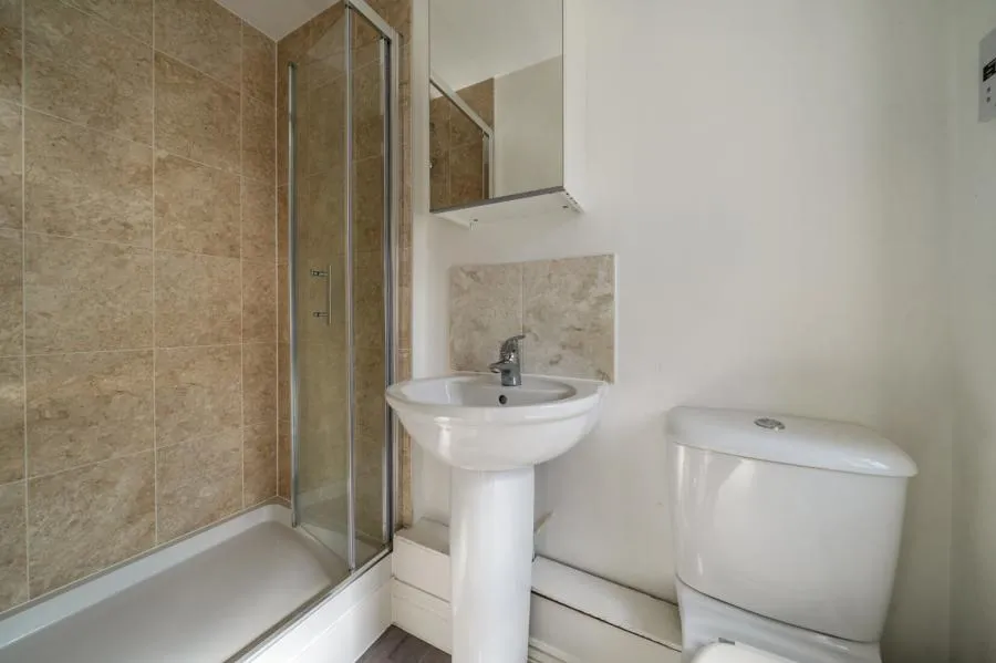 Gomer Road, Bagshot, GU19, photo 10