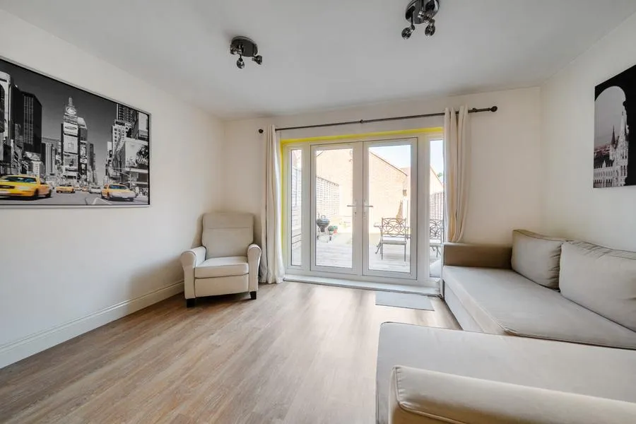 Gomer Road, Bagshot, GU19, photo 14