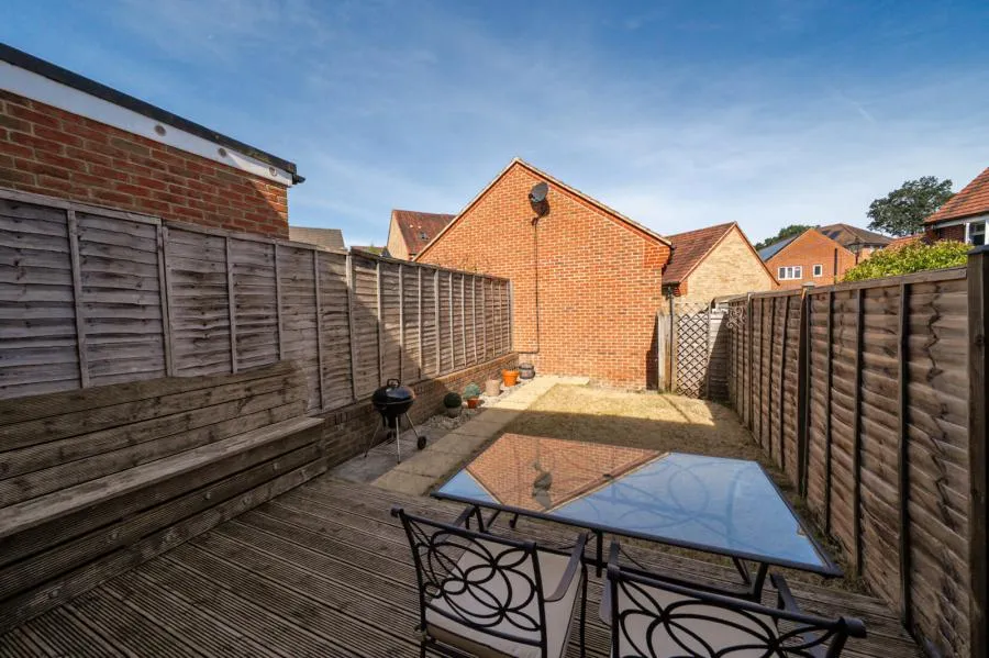 Gomer Road, Bagshot, GU19, photo 11
