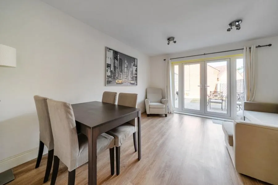 Gomer Road, Bagshot, GU19, photo 6