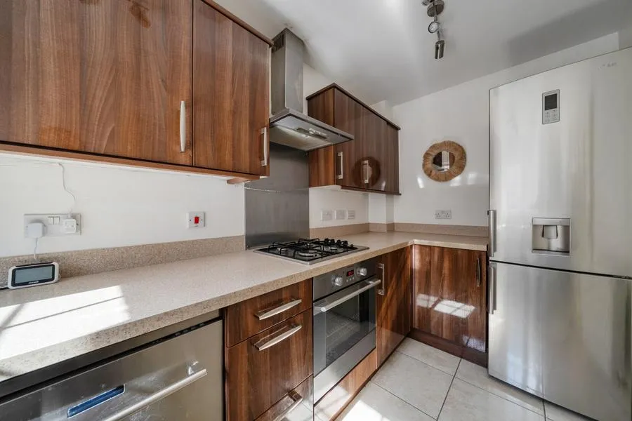 Gomer Road, Bagshot, GU19, photo 13