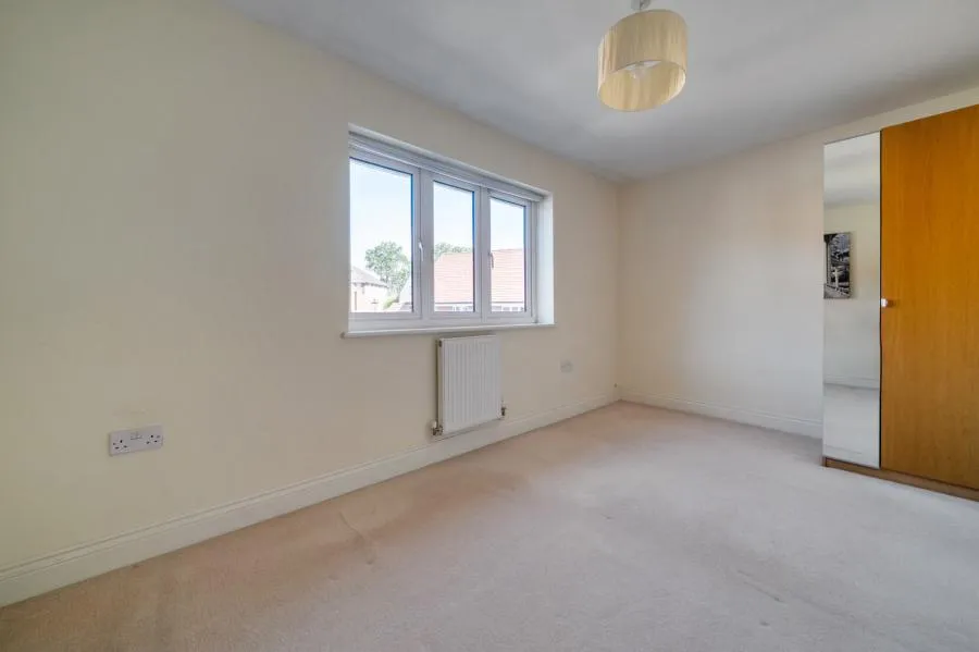Gomer Road, Bagshot, GU19, photo 9