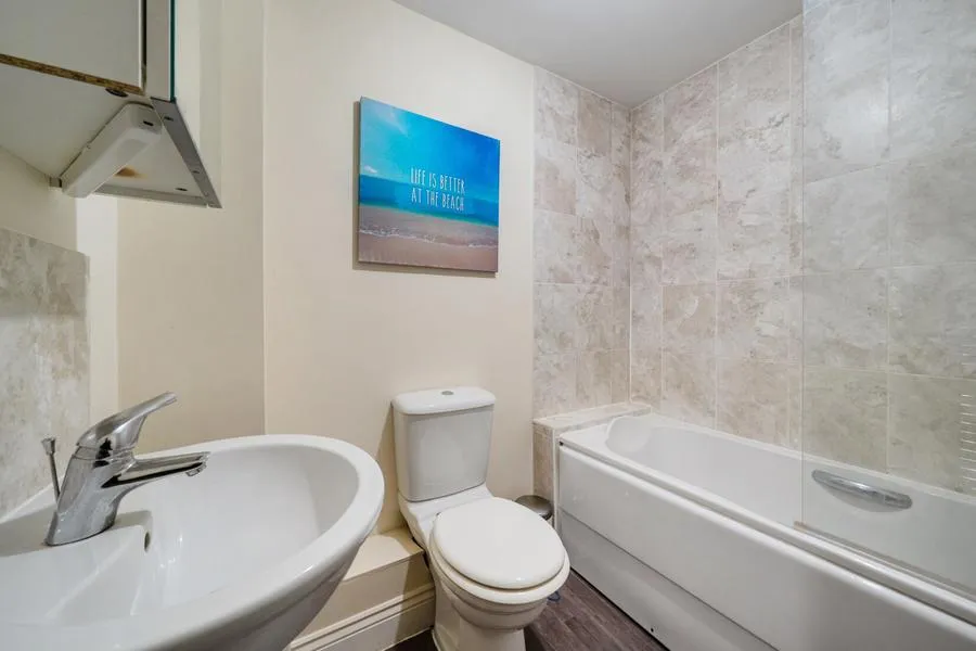 Gomer Road, Bagshot, GU19, photo 16