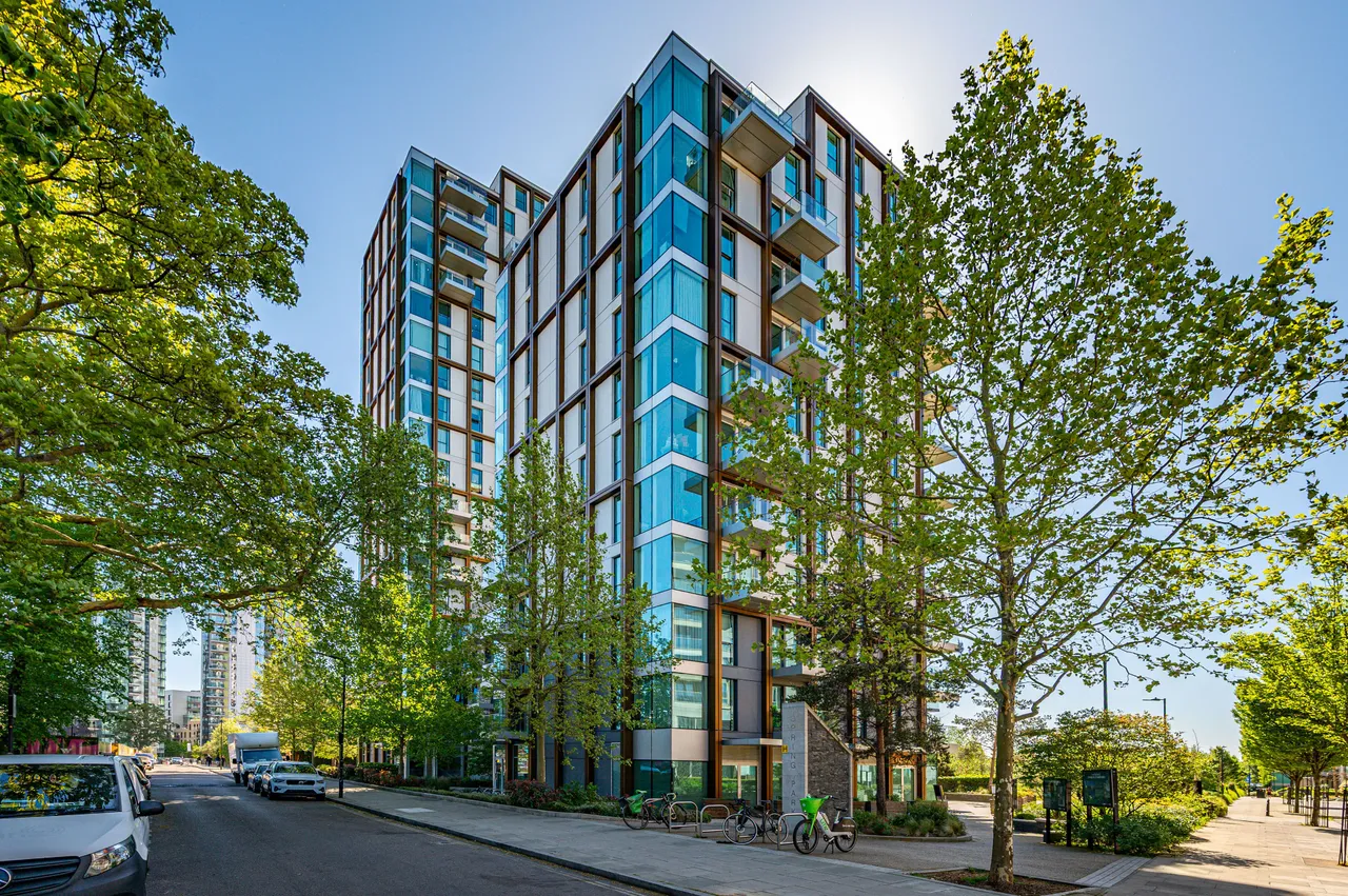 2 bed flat for sale — Flat 9, Odell House, 16 Woodberry Down, London