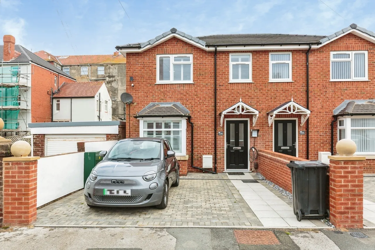 3 bed house for sale, Pennystone Road, FY2
