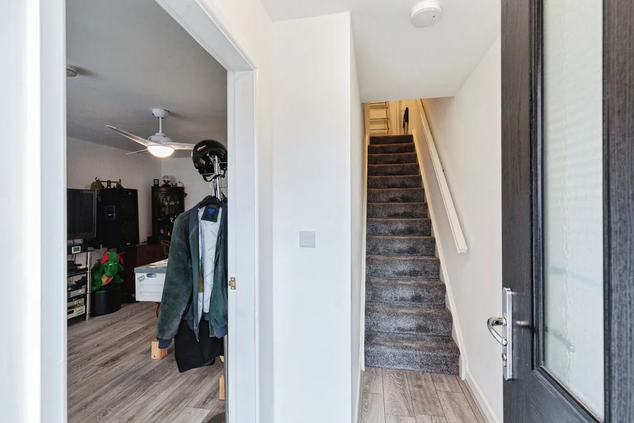 Pennystone Road, FY2, photo 2