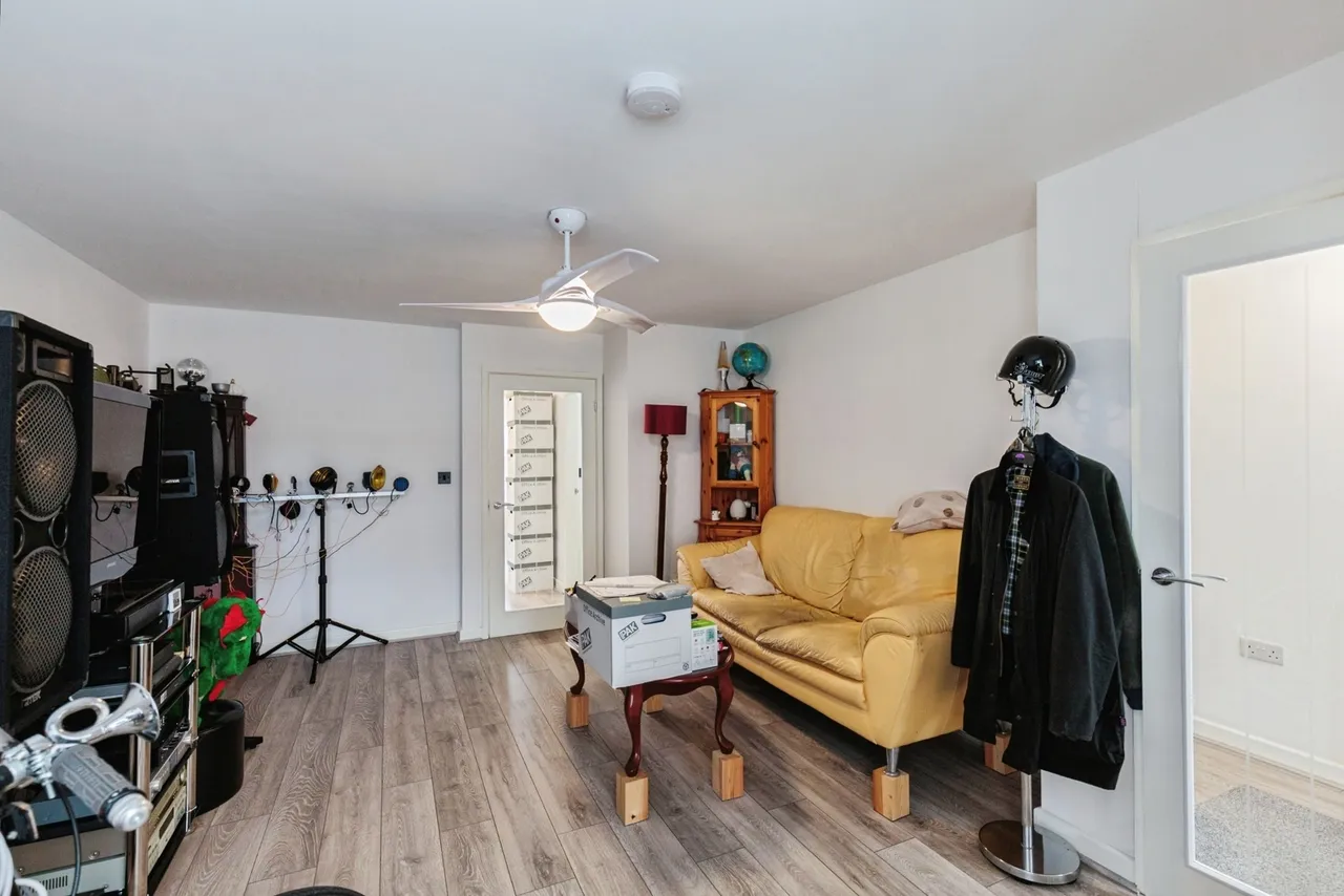Pennystone Road, FY2, photo 4