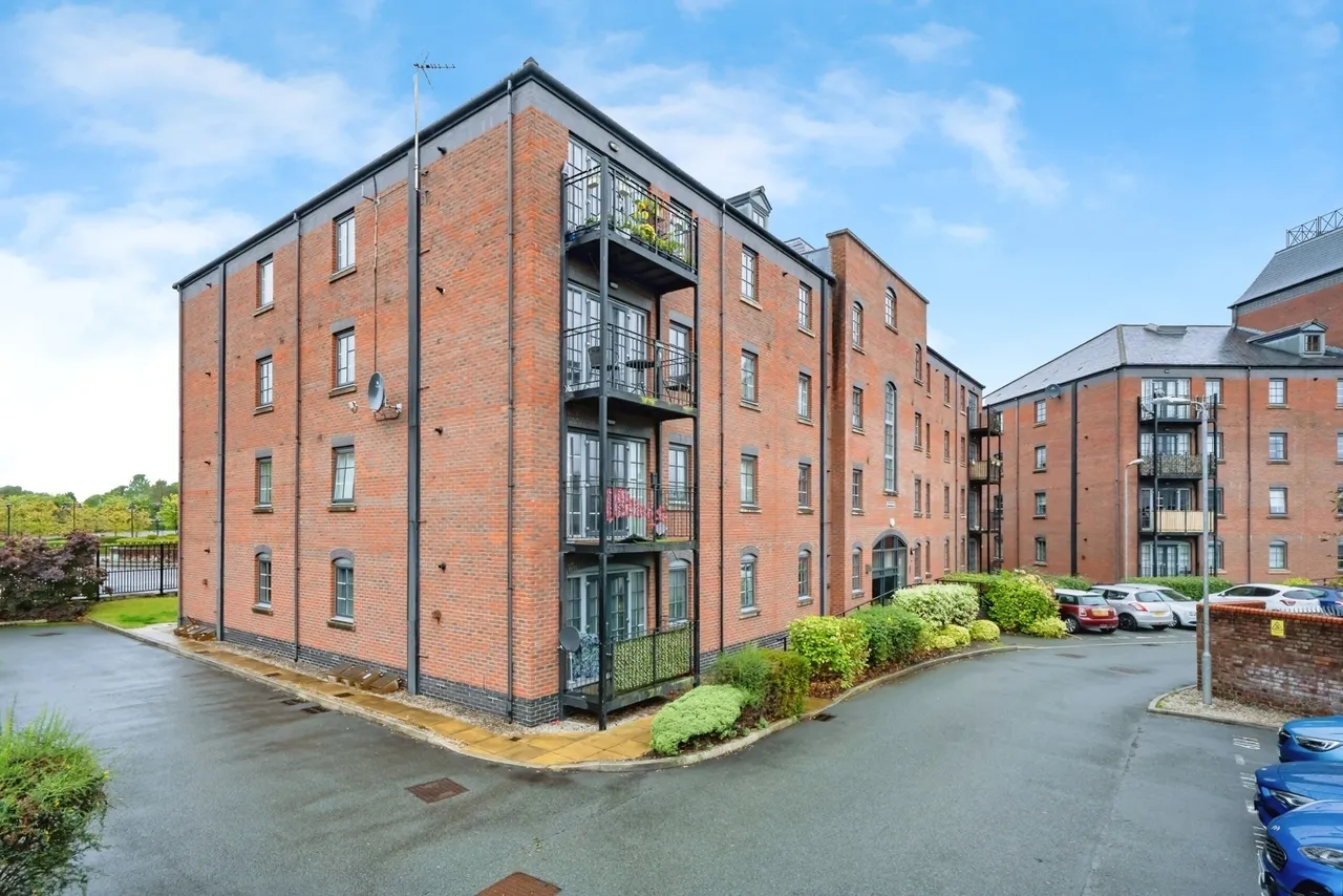 2 bed flat for sale — Elphins Drive, WARRINGTON, Cheshire, WA4