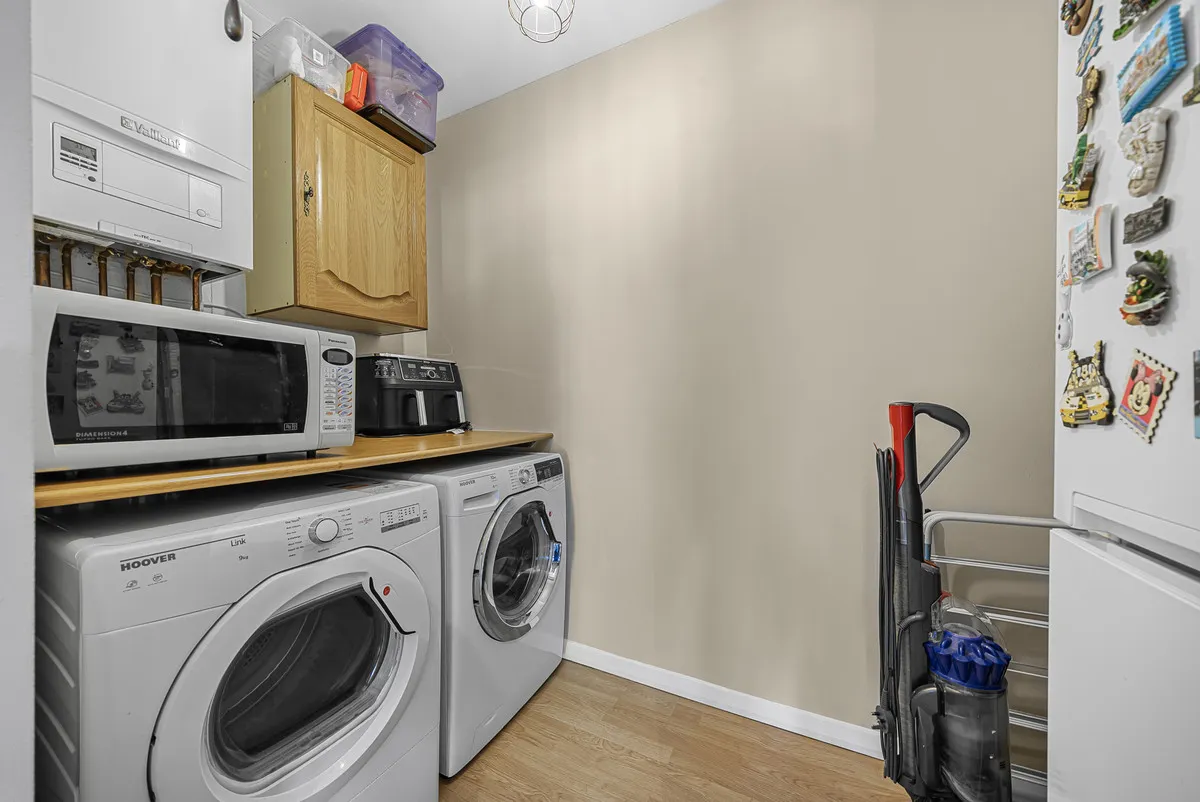 Carter Drive, Romford, Collier Row, RM5 2PH, photo 11